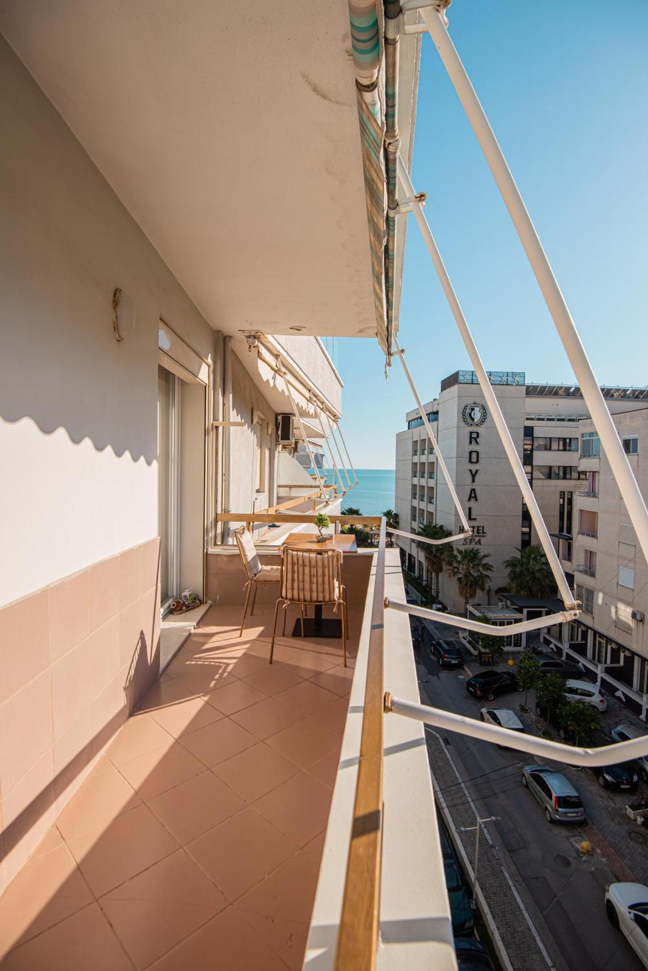 Vivi'S Seaside Apartment ドゥラス エクステリア 写真