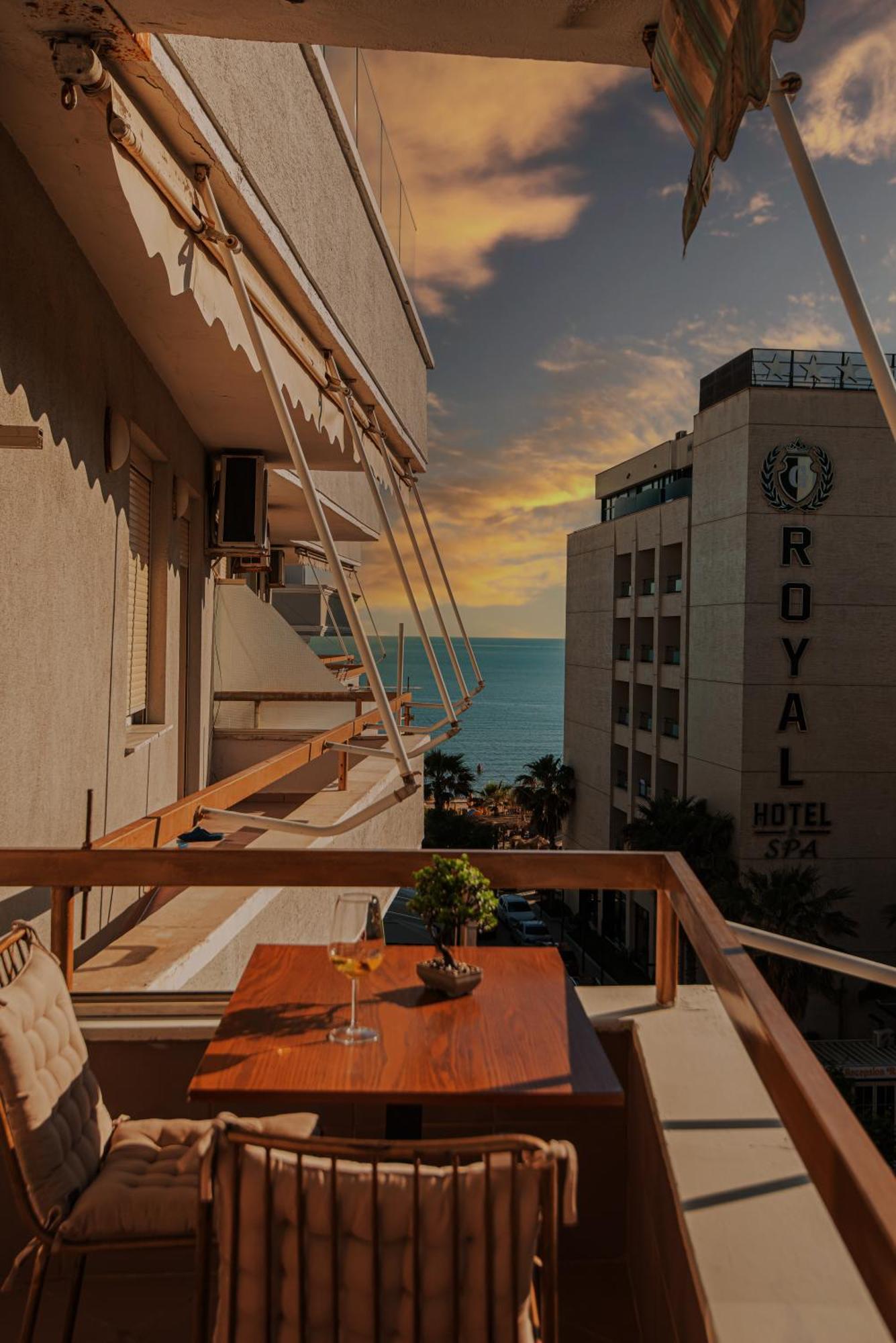 Vivi'S Seaside Apartment ドゥラス エクステリア 写真